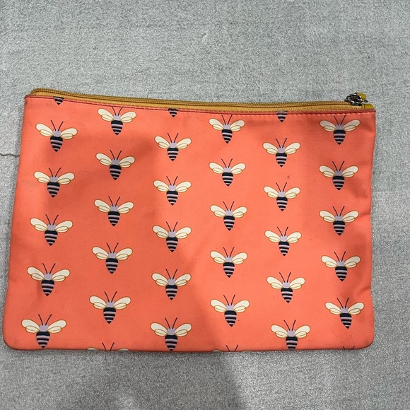 Fossil Coral Bee Print PVC Makeup Pouch - Picture 3 of 7